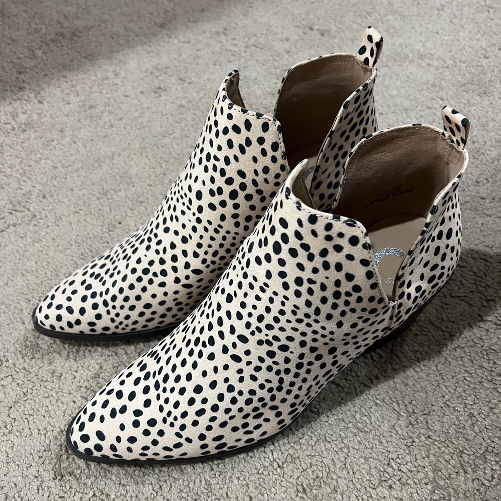 NEW! Journee Collection Women’s Lola Pull On Stacked Heel/Bootie